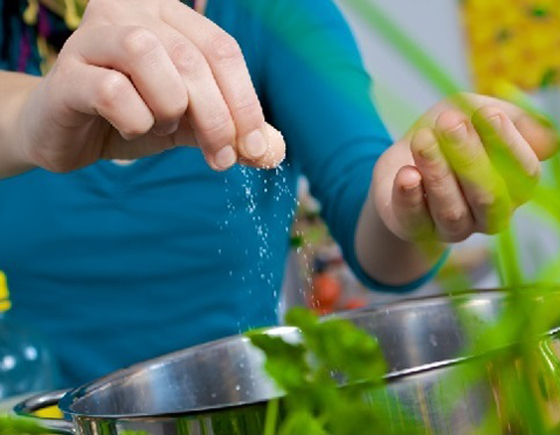 7 أخطاء شائعة يقع فيها الكثيرون أثناء الطبخ البيتي تفسد مذاق الطعام! صورة رقم 4