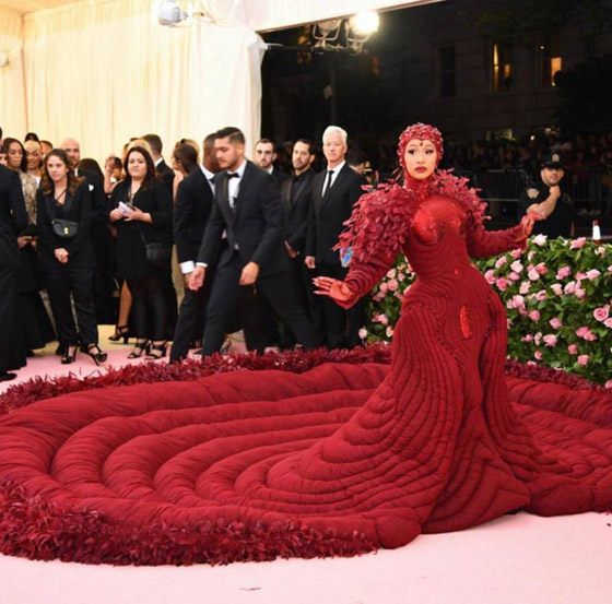 بالصور: أكثر الإطلالات غرابة كانت في حفل ميت غالا صورة رقم 1 بالصور: أكثر الإطلالات غرابة كانت في حفل ميت غالا صورة رقم 1