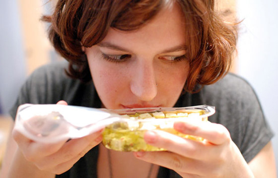 أمور عليك تجنبها عند تخزين الطعام فاختبار الرائحة لا ينجح دائما! فيديو صورة رقم 1