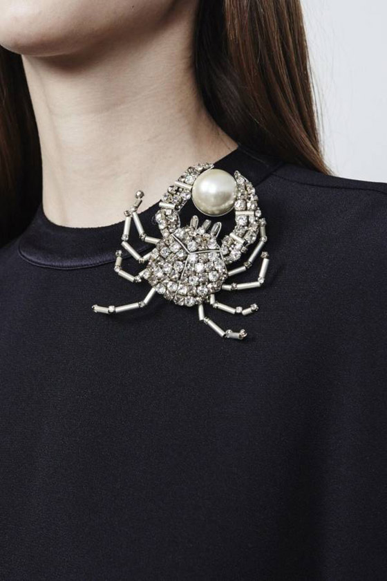 أجمل المشابك لعباءة المرأة الأنيقة من ماركة كاياك التركية صورة رقم 1 أجمل المشابك لعباءة المرأة الأنيقة من ماركة كاياك التركية صورة رقم 1