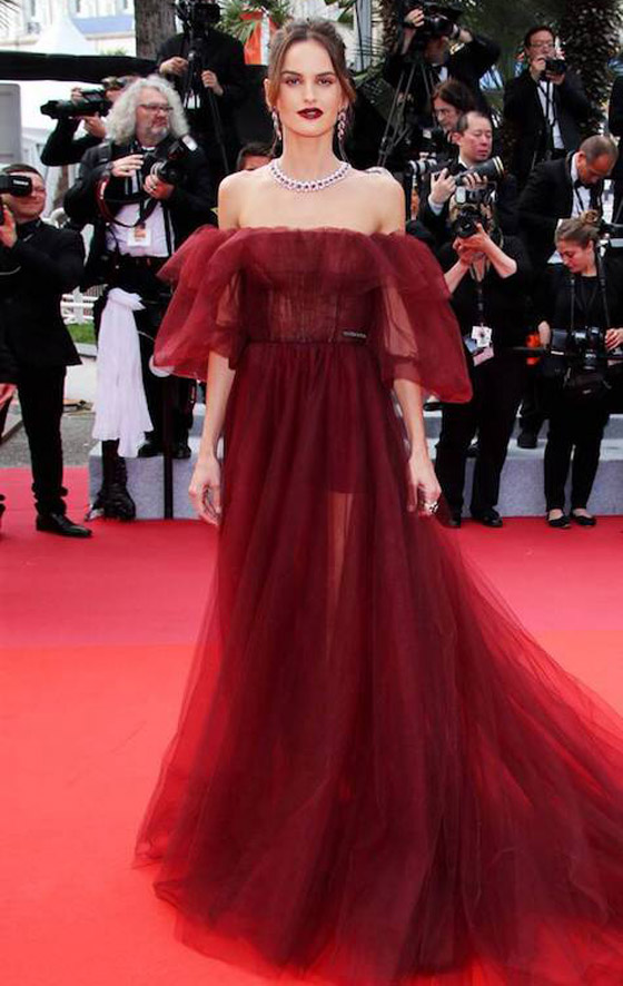 اطلالات عارضات الأزياء هي الأجمل والأكثر تميزا في مهرجان كان.. صور صورة رقم 1