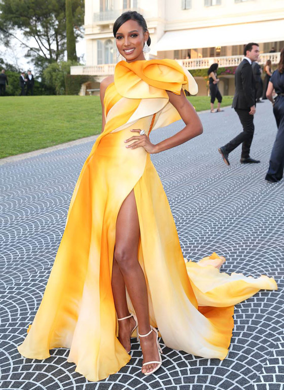 صور: أجمل الإطلالات الفاخرة في حفل أمفار أشهر حفلات مهرجان كان صورة رقم 4