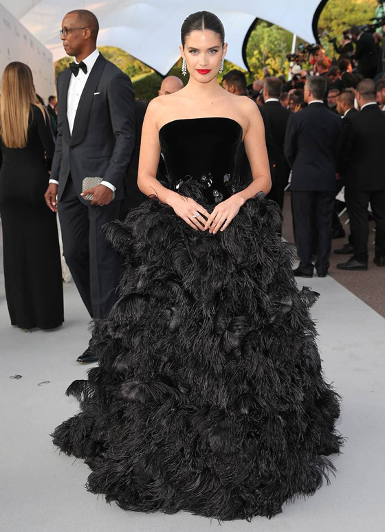 صور: أجمل الإطلالات الفاخرة في حفل أمفار أشهر حفلات مهرجان كان صورة رقم 6