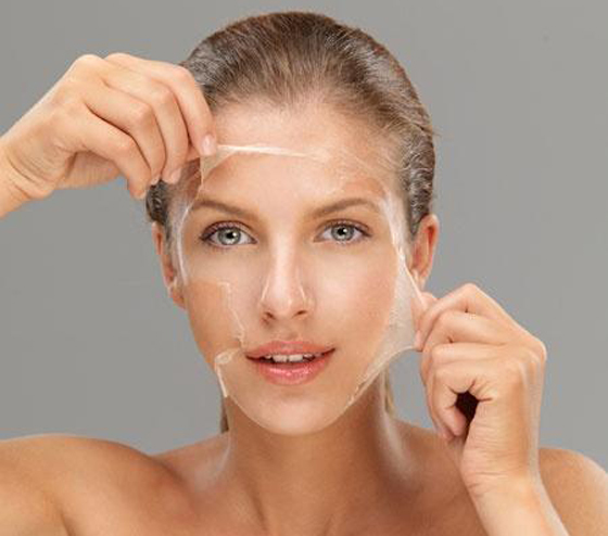 قبل العيد.. خطوات بسيطة لتقشير الوجه صورة رقم 8