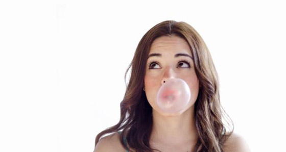 10 فوائد صحية غير متوقعة لتناول العلكة صورة رقم 6