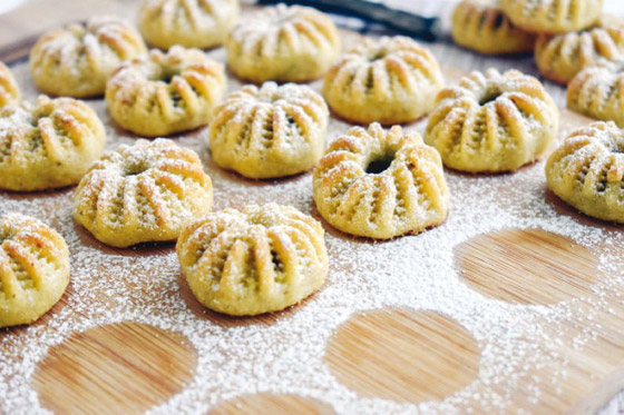 بدائل صحية لحلويات العيد.. تمنح الإنسان شعورا بالطاقة والسعادة  صورة رقم 1