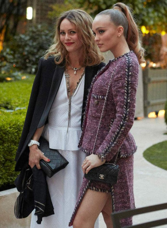 بالصور: نجمات ورثن الذوق الرفيع والأناقة عن أمهاتهن صورة رقم 4