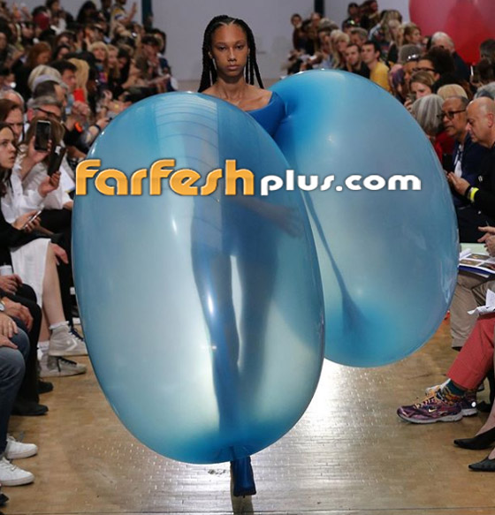 عارضات أزياء يرتدين بالونات منفوخة ملونة تتحول لأزياء بعد تفريغها! صورة رقم 6