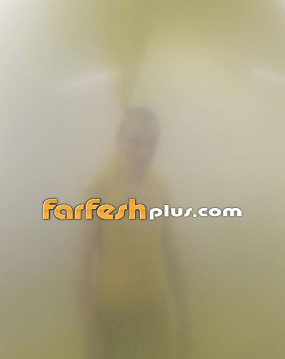 عارضات أزياء يرتدين بالونات منفوخة ملونة تتحول لأزياء بعد تفريغها! صورة رقم 19