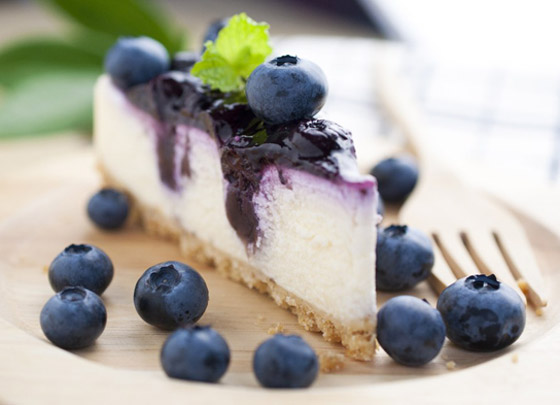 طريقة تحضير تشيز كيك البلوبري بدون فرن لأطيب وأشهى الحلويات الباردة صورة رقم 4