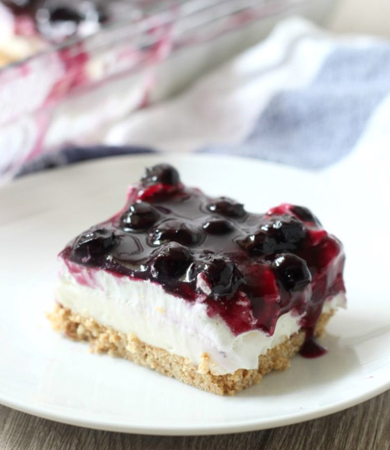 طريقة تحضير تشيز كيك البلوبري بدون فرن لأطيب وأشهى الحلويات الباردة صورة رقم 10