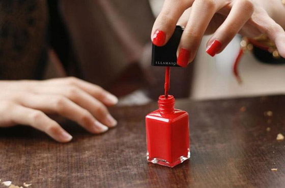 تاريخ الموضة: طلاء الأظافر، الكعب العالي وأحمر الشفاه كانوا للرجال! صورة رقم 1 تاريخ الموضة: طلاء الأظافر، الكعب العالي وأحمر الشفاه كانوا للرجال! صورة رقم 1