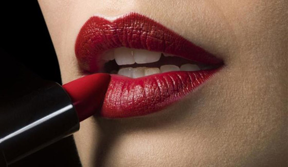 تاريخ الموضة: طلاء الأظافر، الكعب العالي وأحمر الشفاه كانوا للرجال! صورة رقم 3 تاريخ الموضة: طلاء الأظافر، الكعب العالي وأحمر الشفاه كانوا للرجال! صورة رقم 3