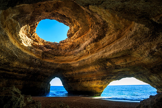 صورة رقم 9 - أغرب 10 شواطئ فى العالم: الشاطئ الأخضر، العملاق والمياه الساخنة صورة رقم 9 - أغرب 10 شواطئ فى العالم: الشاطئ الأخضر، العملاق والمياه الساخنة