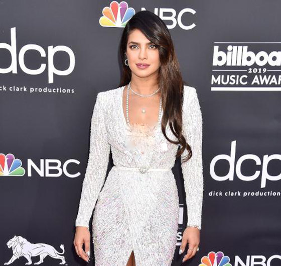  نجمات وأميرات عالميات يرتدين من أزياء مصممين لبنانيين.. بالصور صورة رقم 9