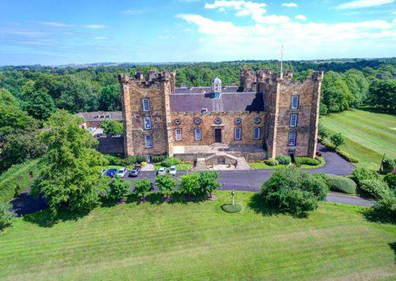 قصور ملكية وقلاع قديمة ساحرة للاحتفال بحفل زفاف مميز فاخر صورة رقم 2