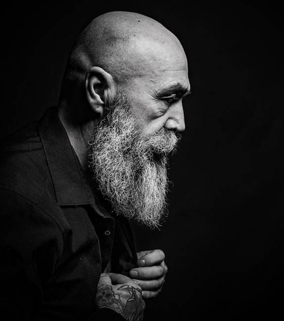 مجموعة صور لرجل خمسيني أصبح عارض أزياء بالصدفة! صورة رقم 1