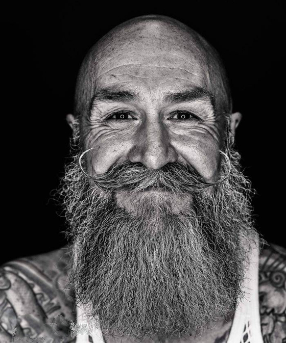 مجموعة صور لرجل خمسيني أصبح عارض أزياء بالصدفة! صورة رقم 5