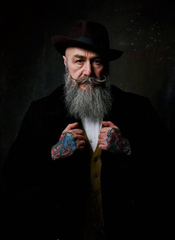 مجموعة صور لرجل خمسيني أصبح عارض أزياء بالصدفة! صورة رقم 11