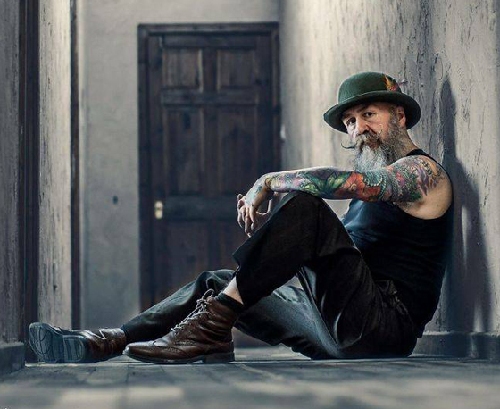 مجموعة صور لرجل خمسيني أصبح عارض أزياء بالصدفة! صورة رقم 19