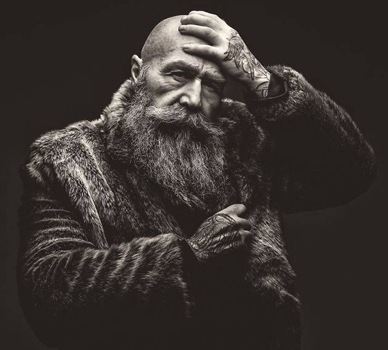 مجموعة صور لرجل خمسيني أصبح عارض أزياء بالصدفة! صورة رقم 20