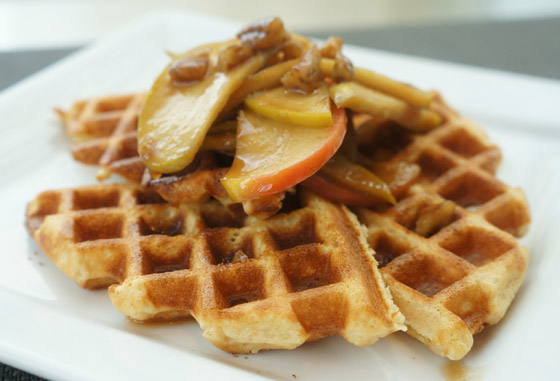 طريقة تحضير وافل التفاح والقرفة الشهي والخفيف صورة رقم 5