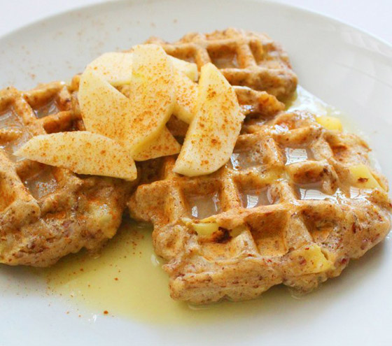 طريقة تحضير وافل التفاح والقرفة الشهي والخفيف صورة رقم 7