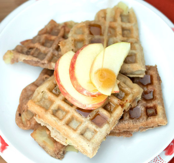 طريقة تحضير وافل التفاح والقرفة الشهي والخفيف صورة رقم 9