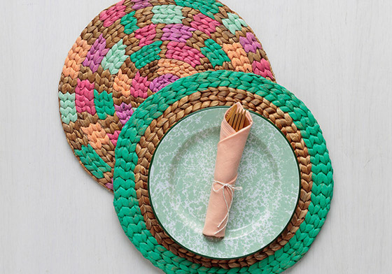 كيف تدمج الألوان الزاهية بغرفة المعيشة؟ صورة رقم 3