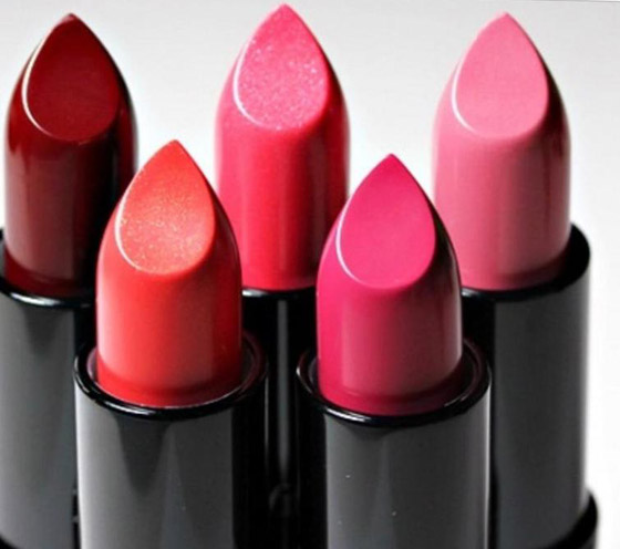 ما هي قصة أحمر الشفاه؟ وكيف تطور وتغير على مر السنين؟ صورة رقم 2 ما هي قصة أحمر الشفاه؟ وكيف تطور وتغير على مر السنين؟ صورة رقم 2