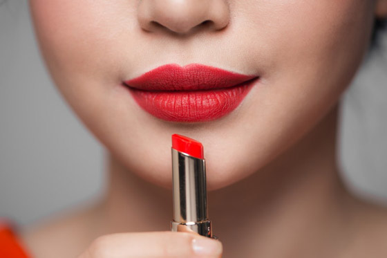 ما هي قصة أحمر الشفاه؟ وكيف تطور وتغير على مر السنين؟ صورة رقم 6 ما هي قصة أحمر الشفاه؟ وكيف تطور وتغير على مر السنين؟ صورة رقم 6