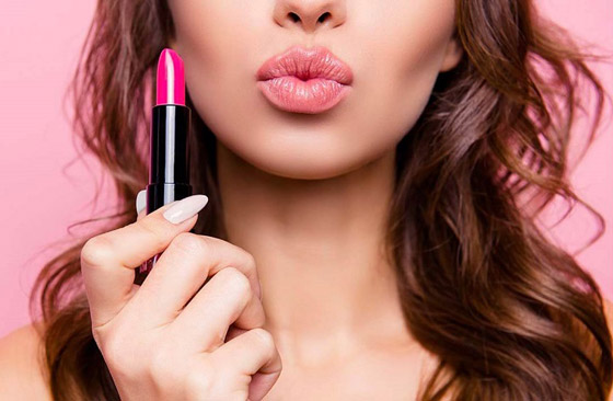 ما هي قصة أحمر الشفاه؟ وكيف تطور وتغير على مر السنين؟ صورة رقم 3 ما هي قصة أحمر الشفاه؟ وكيف تطور وتغير على مر السنين؟ صورة رقم 3