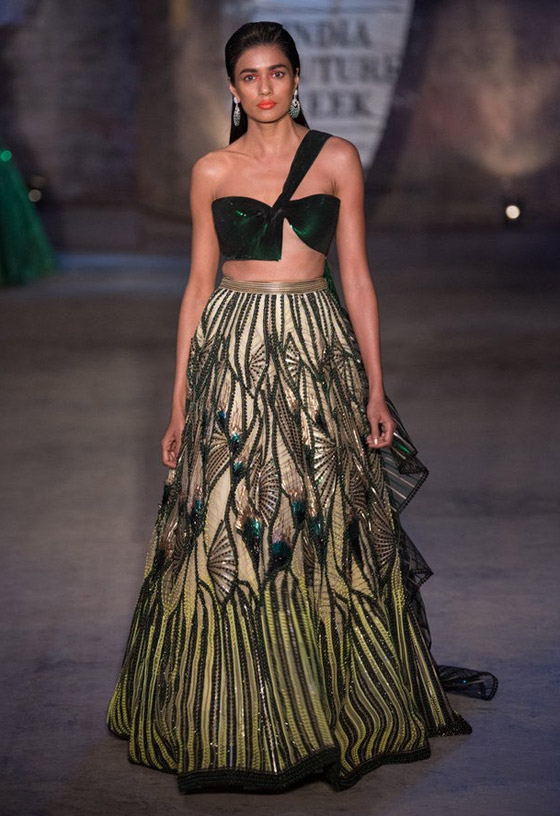 بالصور: أبرز إطلالات أسبوع كوتور الهند لعام 2019 صورة رقم 2 بالصور: أبرز إطلالات أسبوع كوتور الهند لعام 2019 صورة رقم 2