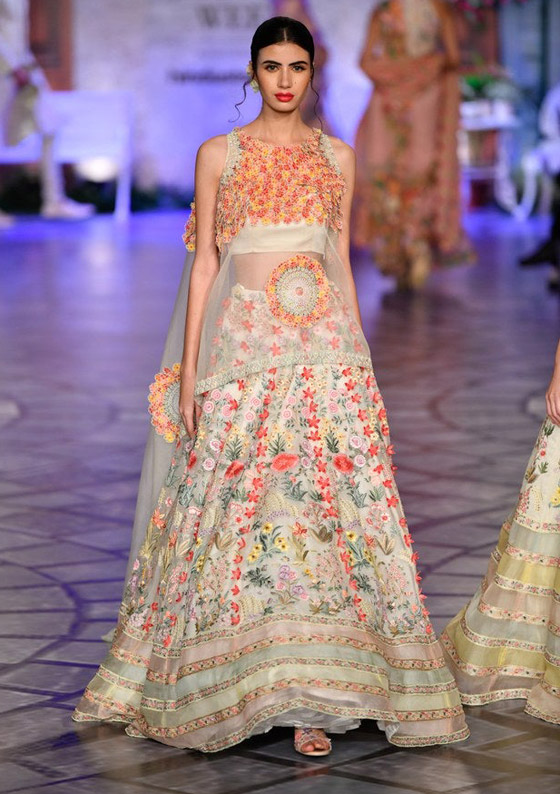 بالصور: أبرز إطلالات أسبوع كوتور الهند لعام 2019 صورة رقم 5 بالصور: أبرز إطلالات أسبوع كوتور الهند لعام 2019 صورة رقم 5