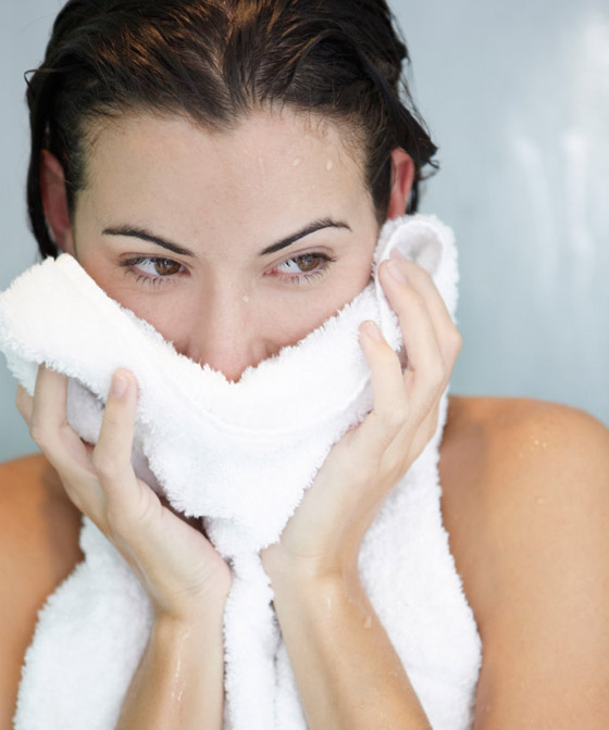 المناشف بيئة للجراثيم والأمراض.. هذه طريقة تنظيفها للقضاء على البكتيريا صورة رقم 9