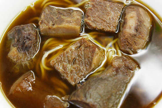 حساء نودلز يتجاوز ثمنه 300 دولار! ما السبب وراء ثمنه الباهظ؟ فيديو صورة رقم 5 حساء نودلز يتجاوز ثمنه 300 دولار! ما السبب وراء ثمنه الباهظ؟ فيديو صورة رقم 5