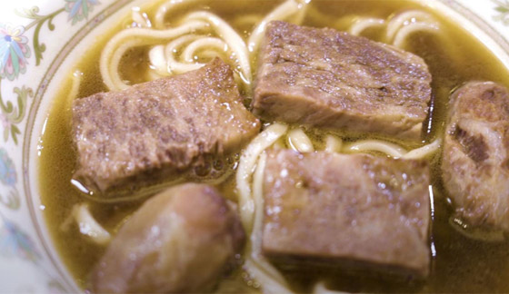 حساء نودلز يتجاوز ثمنه 300 دولار! ما السبب وراء ثمنه الباهظ؟ فيديو صورة رقم 1 حساء نودلز يتجاوز ثمنه 300 دولار! ما السبب وراء ثمنه الباهظ؟ فيديو صورة رقم 1