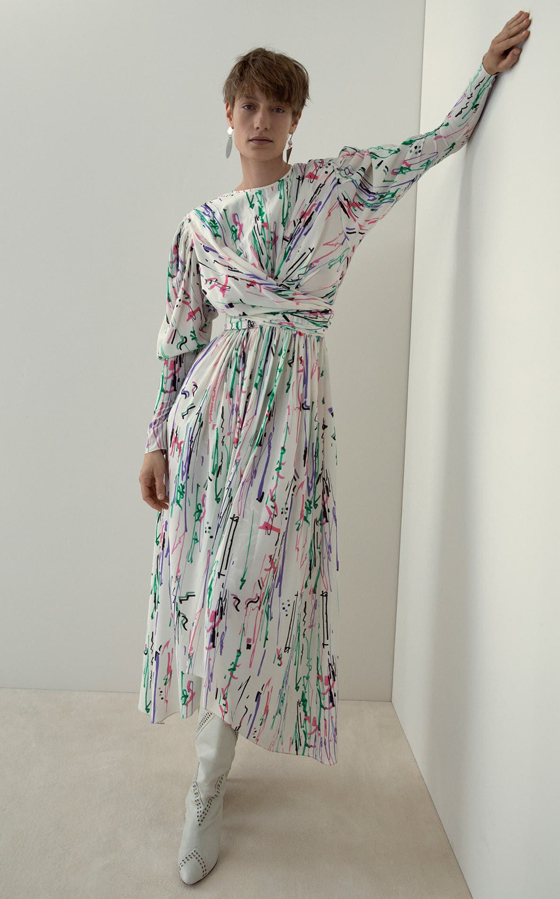 اعتمدي أناقة الطبعات الغريبة لإطلالتكِ في العيد صورة رقم 6 اعتمدي أناقة الطبعات الغريبة لإطلالتكِ في العيد صورة رقم 6