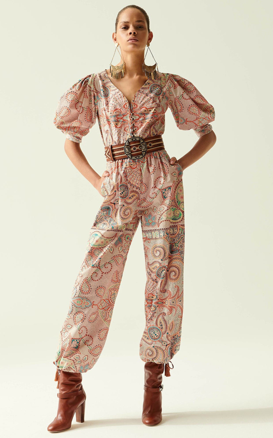 اعتمدي أناقة الطبعات الغريبة لإطلالتكِ في العيد صورة رقم 8 اعتمدي أناقة الطبعات الغريبة لإطلالتكِ في العيد صورة رقم 8