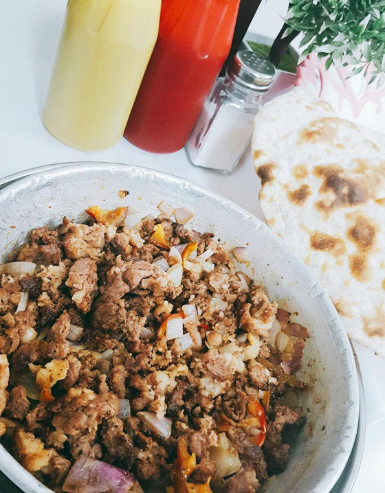  صور: أشهر أكلات الدول العربية في عيد الأضحى..إحداهن تأكل اللحوم نيئة صورة رقم 5