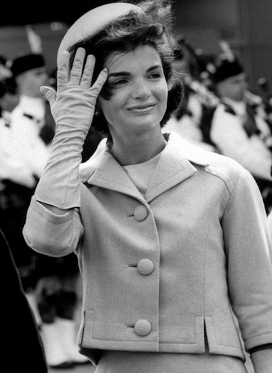 اختفت بعد حادث إطلاق النار.. ما سر تصميم قبعة جاكلين كينيدي؟ صورة رقم 5