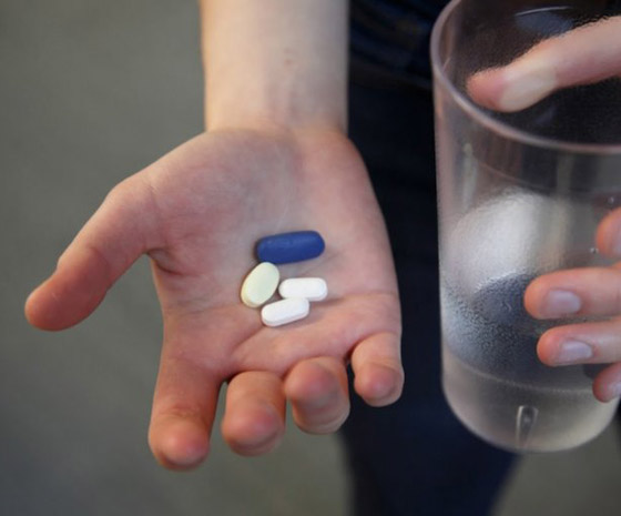 6 علامات لتساقط الشعر قد تشير إلى مشاكل صحية وأمراض خطيرة صورة رقم 6 6 علامات لتساقط الشعر قد تشير إلى مشاكل صحية وأمراض خطيرة صورة رقم 6