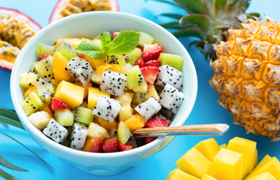 عشاء خفيف وصحي.. 5 طرق لتحضير سلطة الفواكه اللذيذة صورة رقم 1