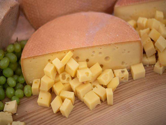  لأصحاب هذه الأمراض.. احذروا من تناول الجبن صورة رقم 3