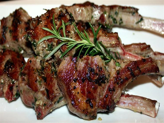  اللحوم المشوية.. المزيج المتوازن بين الفوائد والنكهة صورة رقم 4