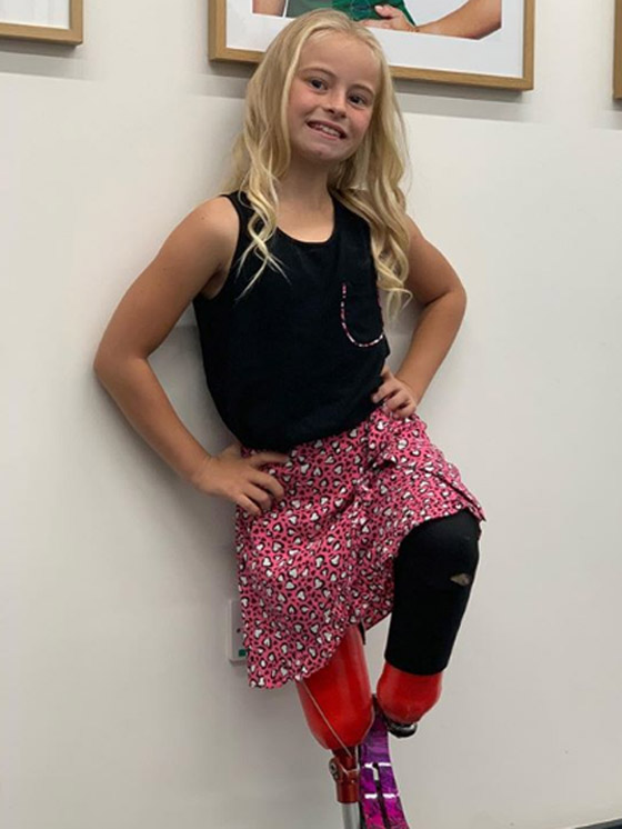 صور: طفلة مبتورة الساقين تشارك في عرض أزياء بأسبوع الموضة صورة رقم 17