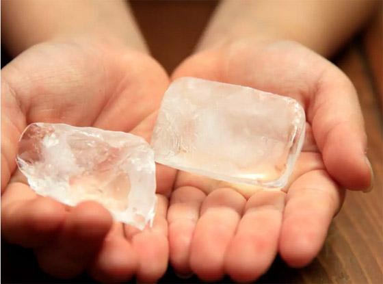 إليكم 5 استخدامات مهمة لمكعبات الثلج للحفاظ على جمال البشرة صورة رقم 5