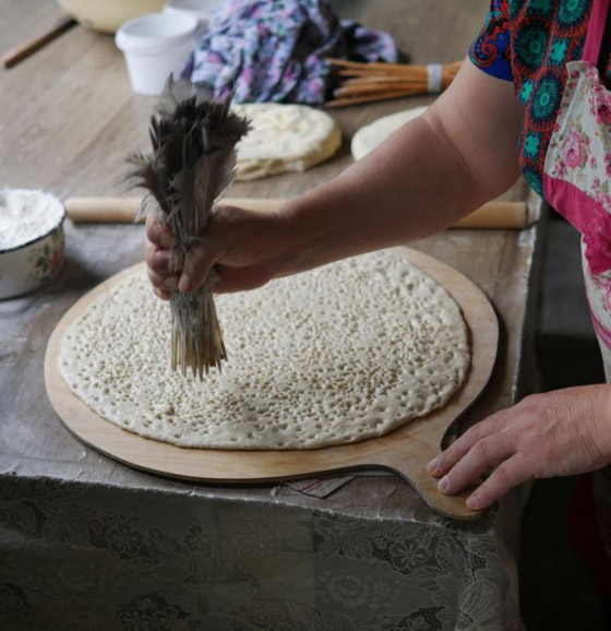 خبز من وحي الآلهة.. كيف يجسد اعتقاد عبادة الشمس عبر مظهره؟ صورة رقم 1