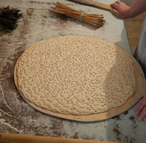 خبز من وحي الآلهة.. كيف يجسد اعتقاد عبادة الشمس عبر مظهره؟ صورة رقم 6