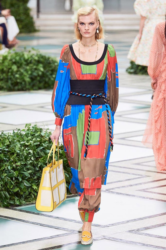 الأميرة ديانا حاضرة بعرض أزياء في نيويورك بعد 22 عاما على وفاتها صورة رقم 4